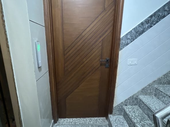 floor for sale in Pitampura