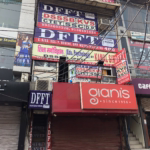 floor for sale in rohini sector 7