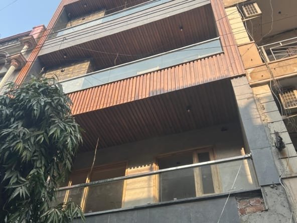 floor for sale at cp block pitampura