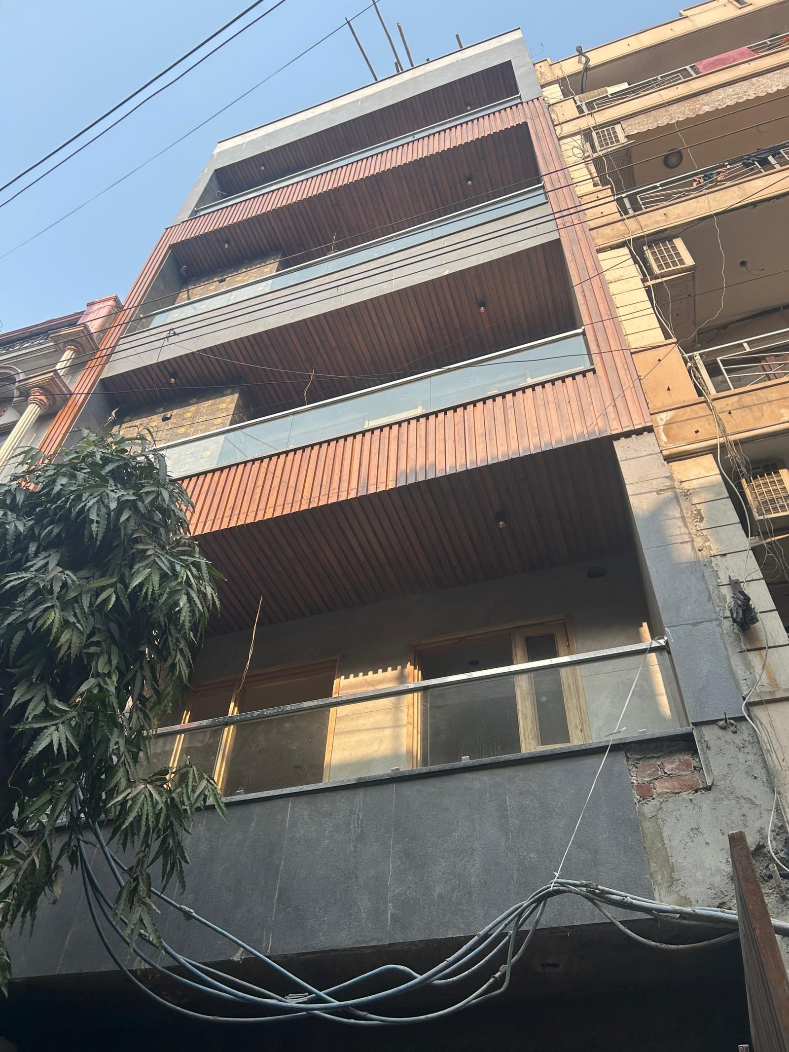 1000478063 floor for sale at cp block pitampura