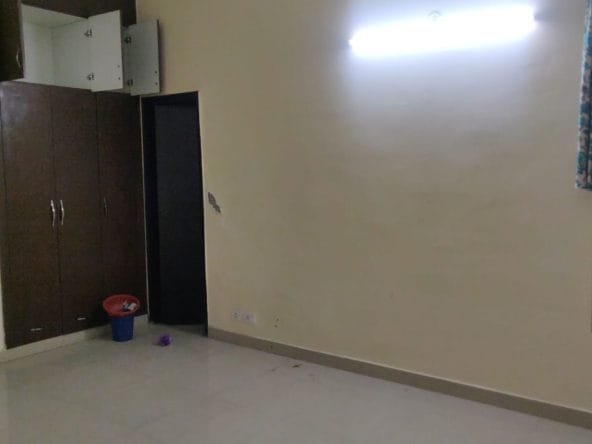 Flat for rent in noida