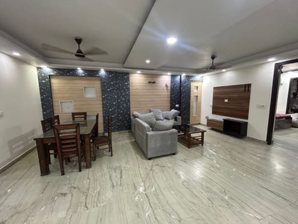 Floor for rent in Mansarover Garden