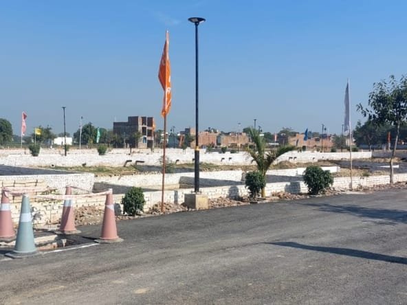 Plot for sale in Jattari