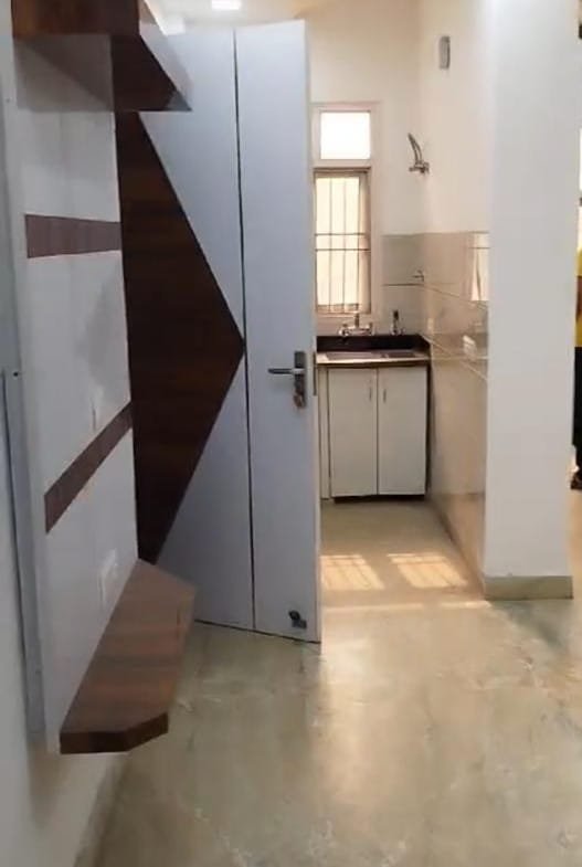 Floor for sale in Rohini