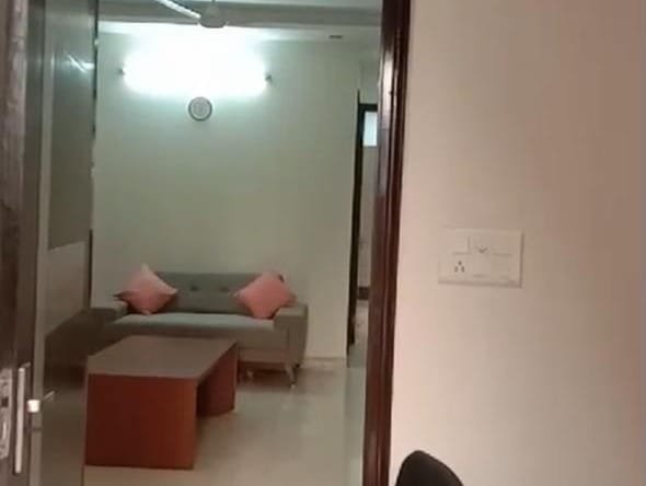 Old Floor for sale in Pitampura