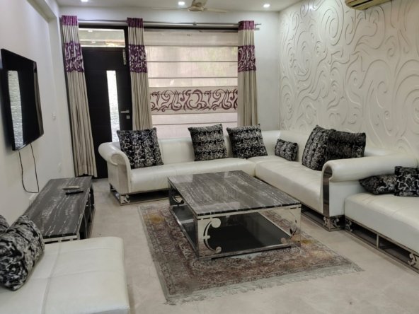Flat in Pitampura for sale