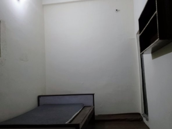 2 BHK Flat on Rent in Sealdah