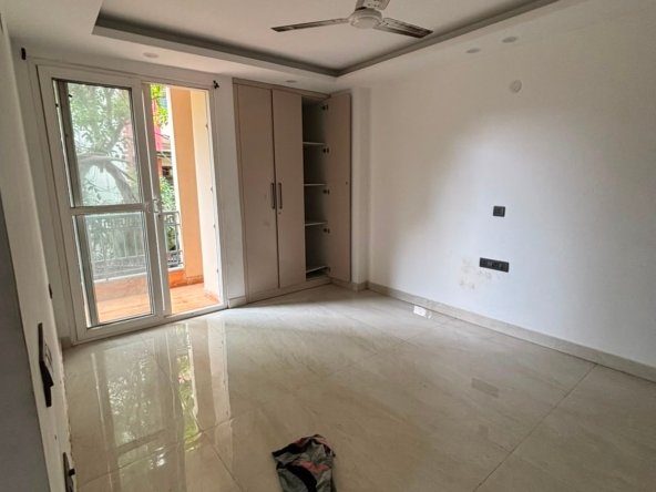 Floor for Rent in Saket