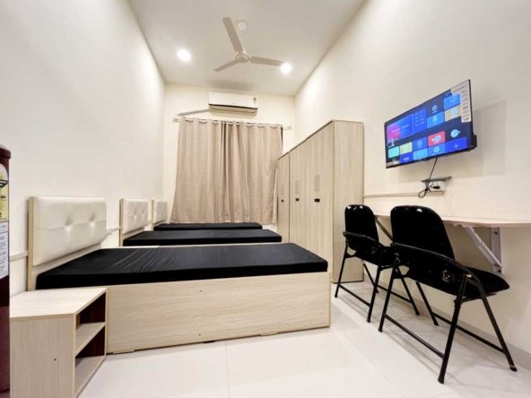 1RK for rent in Oshiwara
